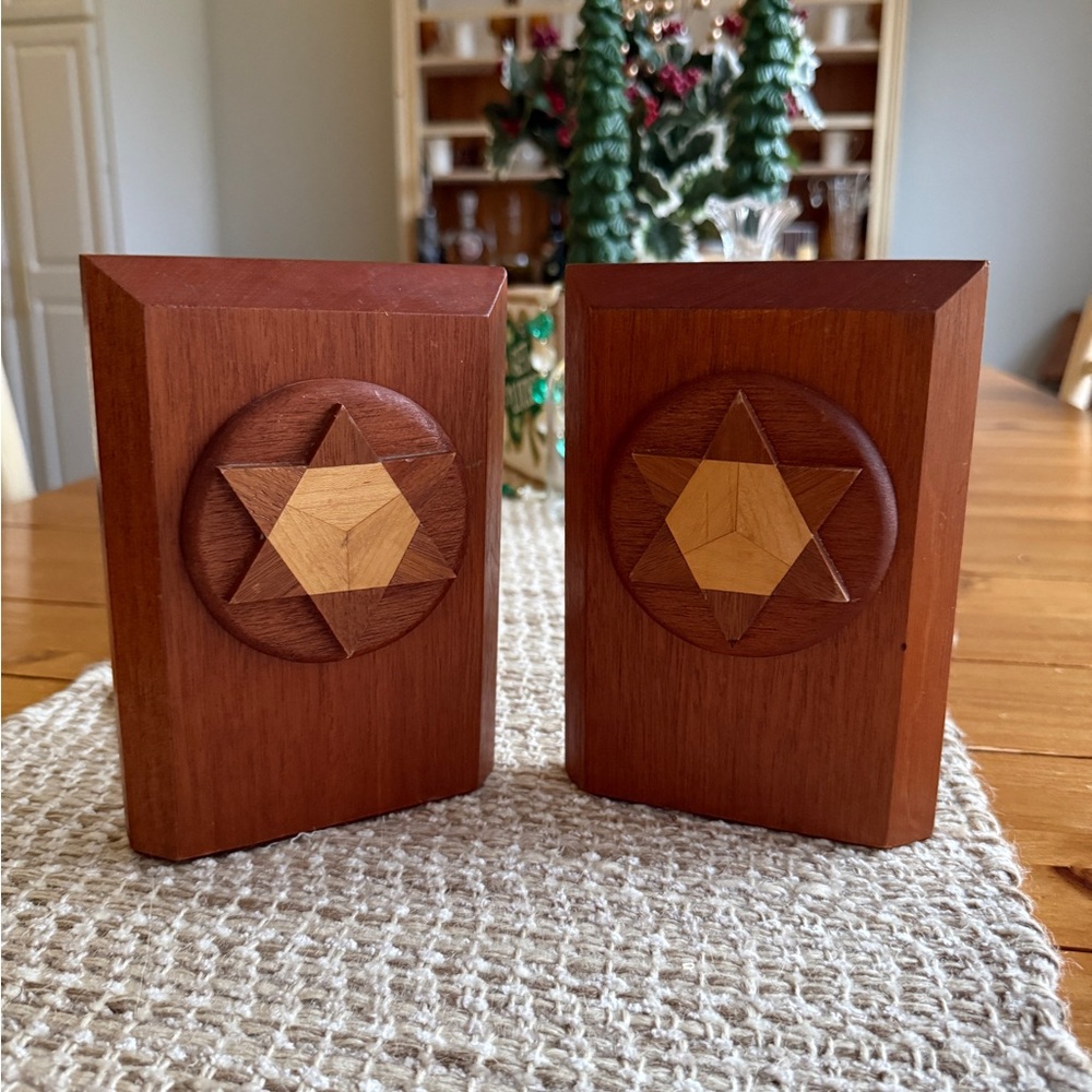 Ram-Sand Cherry Wood Engraved Accent 3D Panel Star of David Bookends - Picture 2 of 15